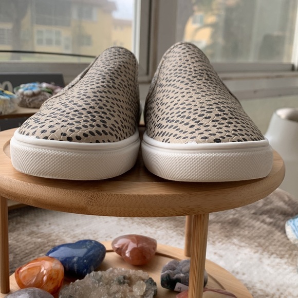 Time and Tru Memory Foam Sneakers - Picture 9 of 10